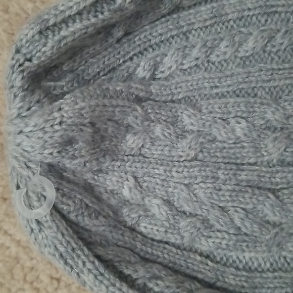 Aerie NWOT Cable Knit Beanie in heather gray - Picture 4 of 5